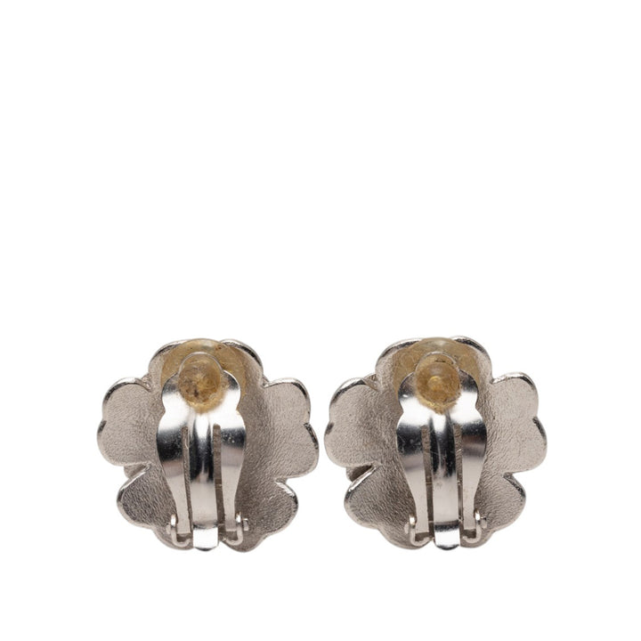 Chanel CC Brass Émail Camellia Clip On Boucles d’oreilles