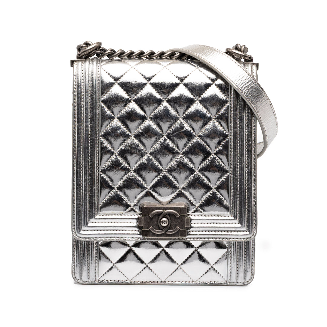Chanel Matelassé Métallisé North South Boy à rabat Cuir de chèvre Argenté