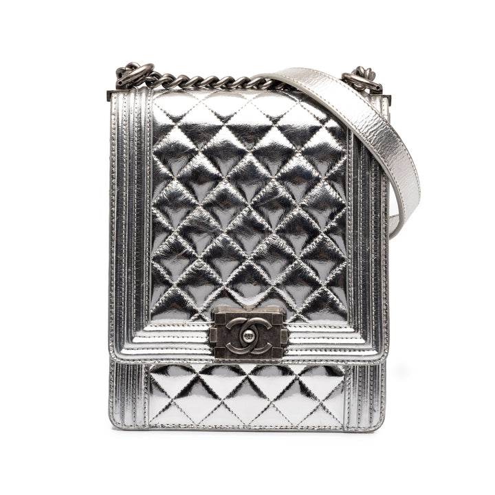 Chanel Matelassé Métallisé North South Boy à rabat Cuir de chèvre Argenté