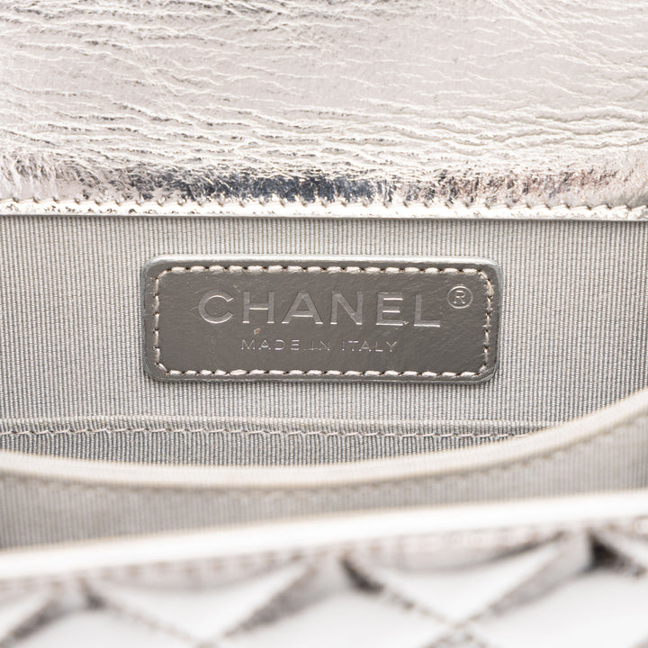 Chanel Matelassé Métallisé North South Boy à rabat Cuir de chèvre Argenté