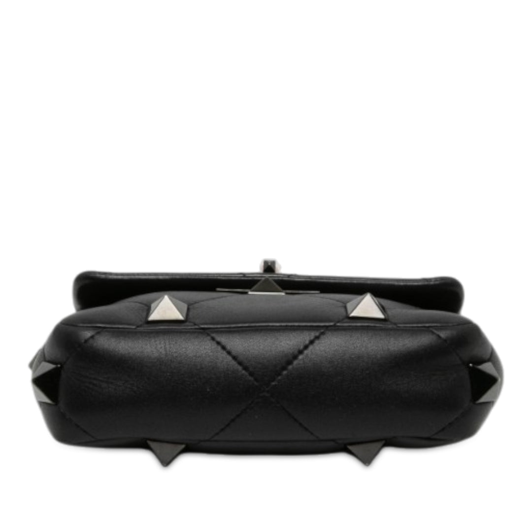 Valentino Monochrome Roman Stud Sac Petit nappa Noir – vue 3 – GABY PARIS