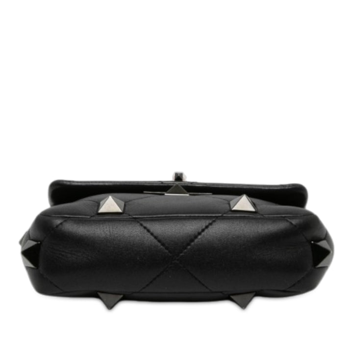 Valentino Monochrome Roman Stud Sac Petit nappa Noir – vue 3 – GABY PARIS