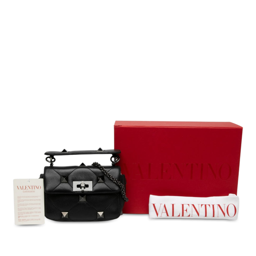 Valentino Monochrome Roman Stud Sac Petit nappa Noir – vue 6 – GABY PARIS