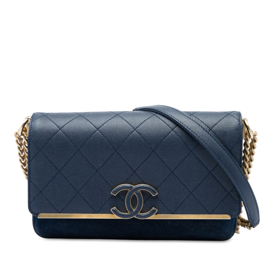 Chanel CC Surpiqué et Lady Coco à rabat Cuir caviar Bleu – vue principale – GABY PARIS
