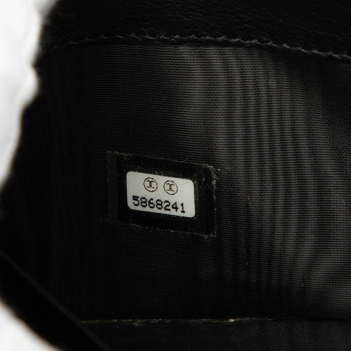 Chanel CC Caviar Zip Around Portefeuille