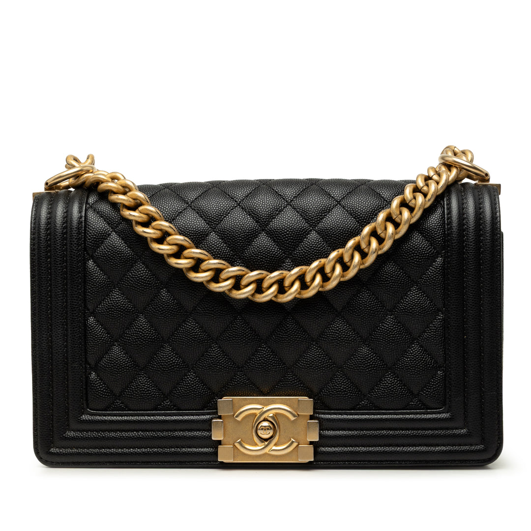 Chanel Matelassé Boy à rabat Moyen Cuir caviar Noir – vue principale – GABY PARIS