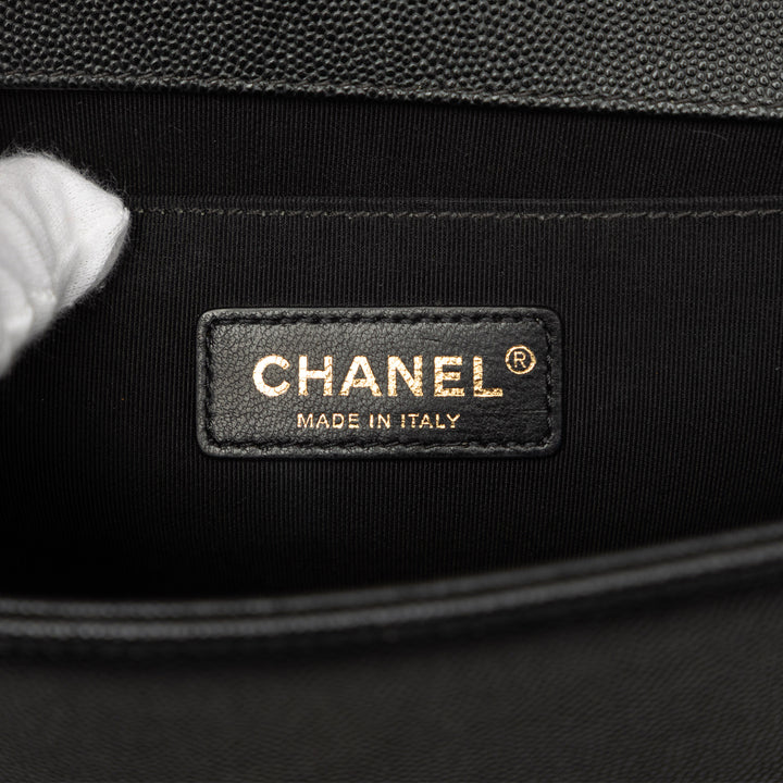 Chanel Matelassé Boy à rabat Moyen Cuir caviar Noir – vue 5 – GABY PARIS