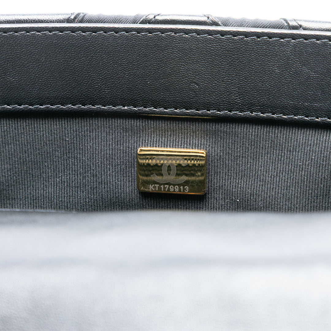 Chanel Medium Cuir d’agneau et Printed Soie Fixation 19 à rabat