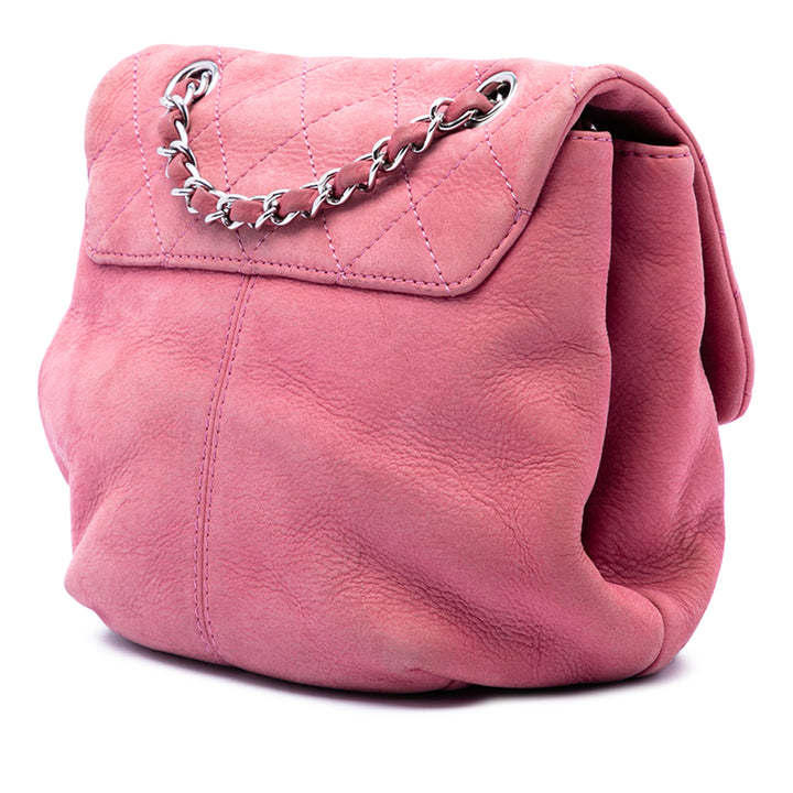 Chanel Matelassé Nubuck Trianon Messenger à rabat Mini Rose – vue 2 – GABY PARIS