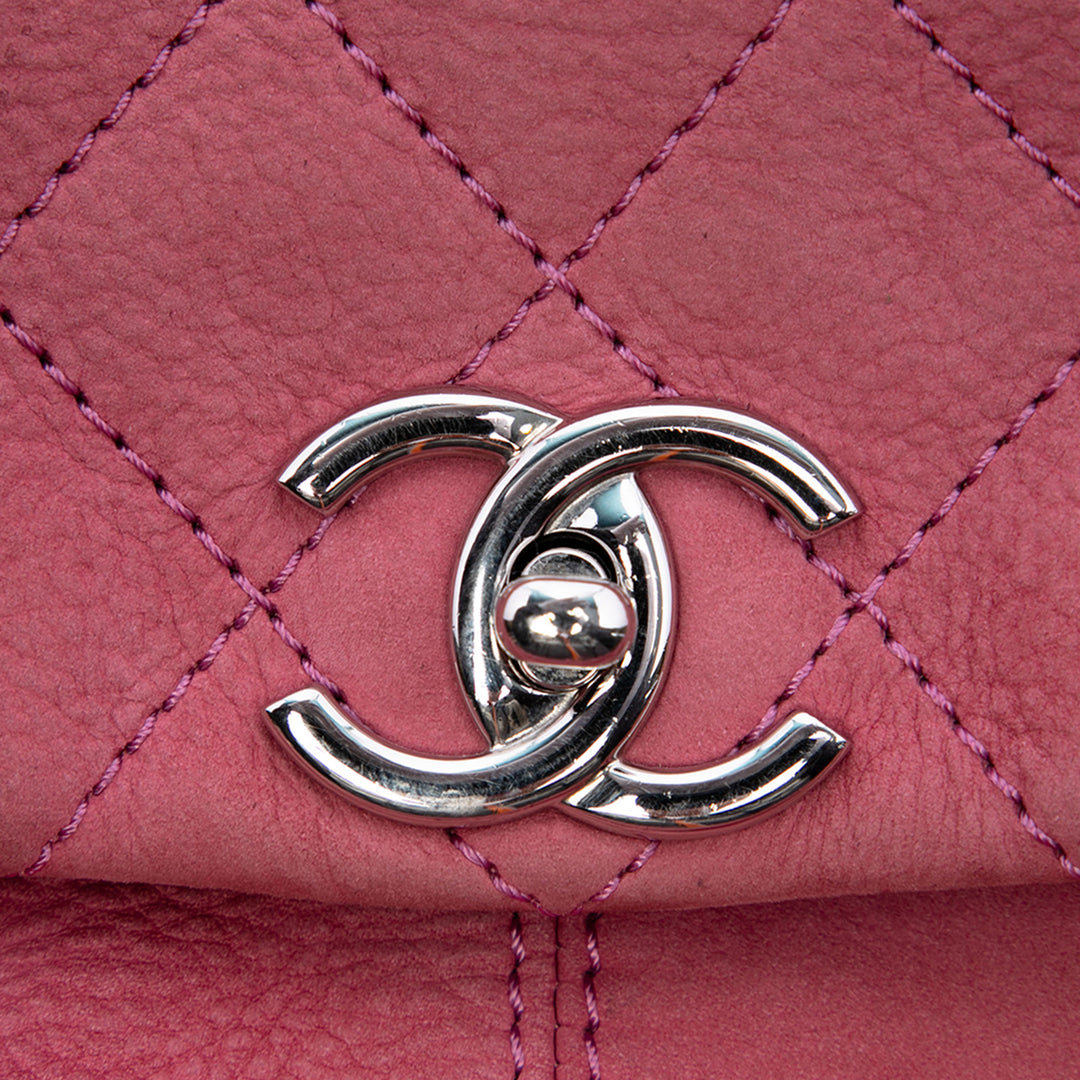 Chanel Matelassé Nubuck Trianon Messenger à rabat Mini Rose – vue 5 – GABY PARIS