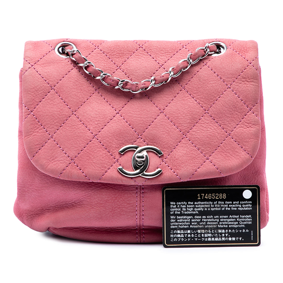 Chanel Matelassé Nubuck Trianon Messenger à rabat Mini Rose – vue 7 – GABY PARIS