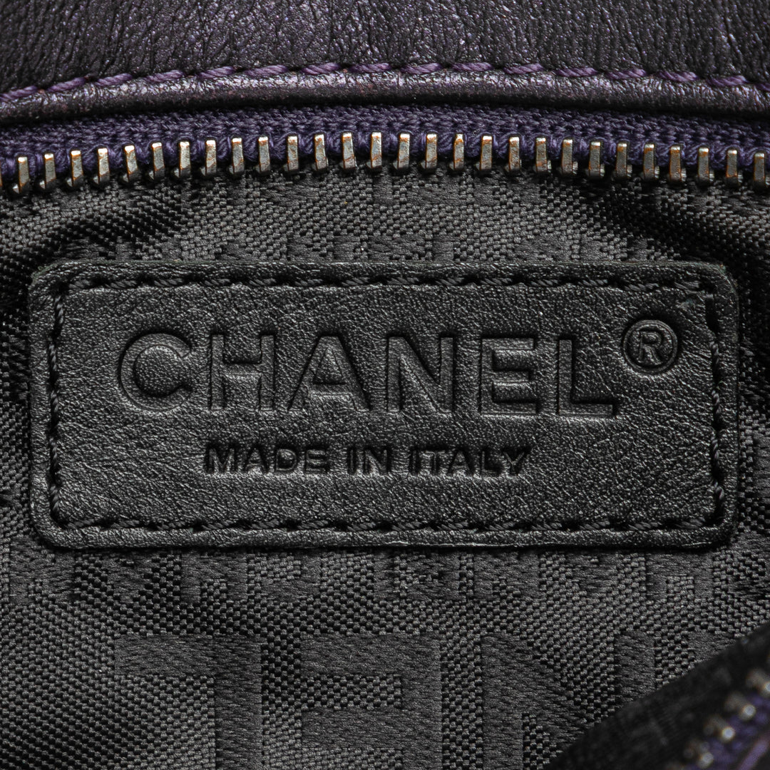 Chanel embossé Camellia Chaîne Pochette Cuir d'agneau