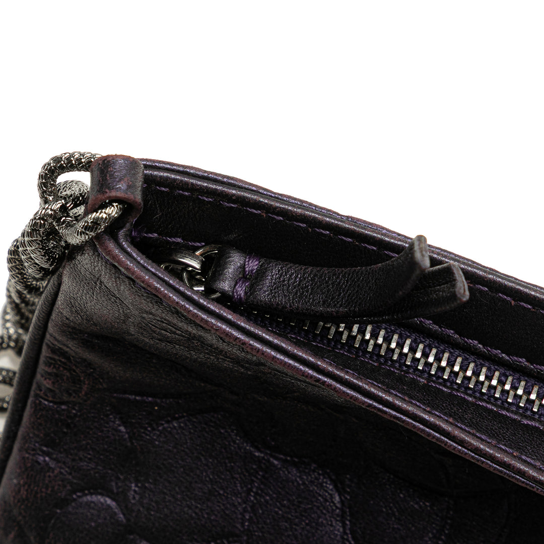 Chanel embossé Camellia Chaîne Pochette Cuir d'agneau