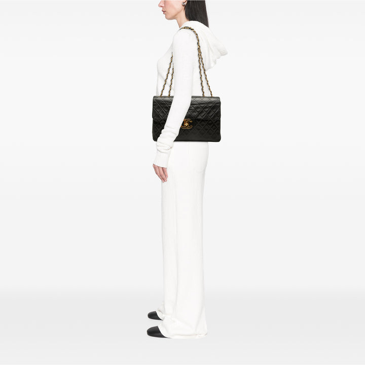 Chanel Classic Rabat simple Maxi Cuir d'agneau Noir – vue 6 – GABY PARIS