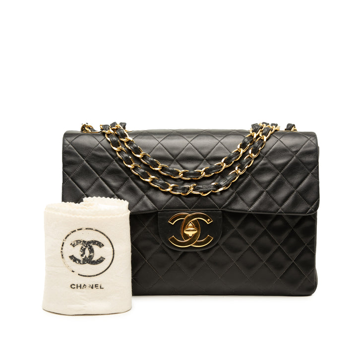Chanel Classic Rabat simple Maxi Cuir d'agneau Noir – vue 7 – GABY PARIS