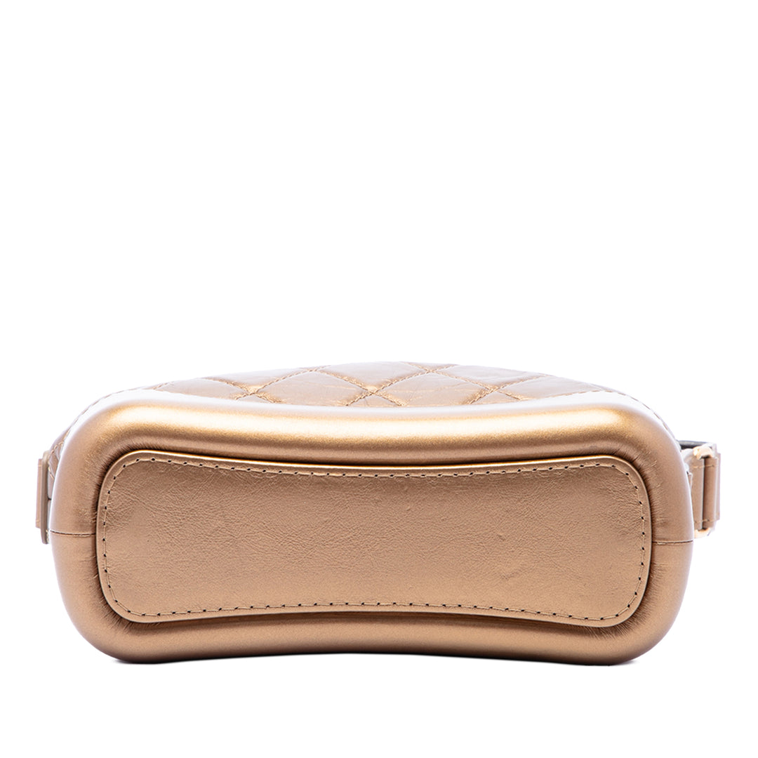 Chanel Matelassé Métallisé vieilli Gabrielle Hobo Petit Cuir de veau Marron – vue 3 – GABY PARIS