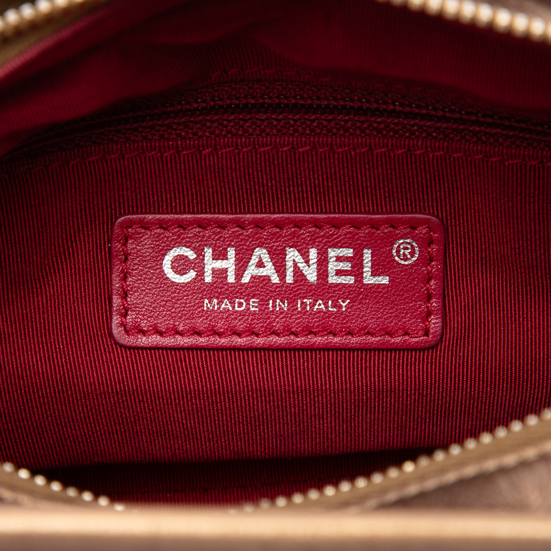 Chanel Matelassé Métallisé vieilli Gabrielle Hobo Petit Cuir de veau Marron – vue 5 – GABY PARIS