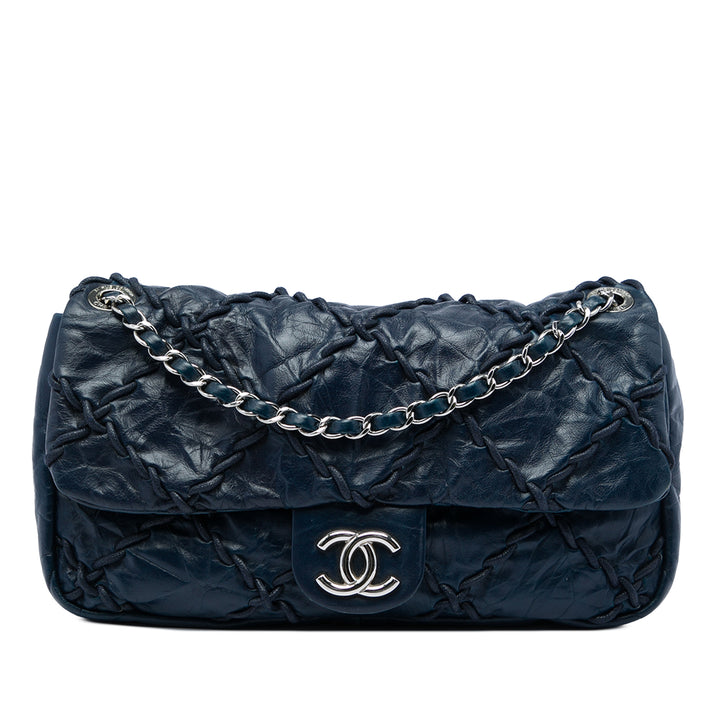 Chanel Matelassé froissé Ultra Stitch à rabat Moyen Cuir de veau Bleu – vue principale – GABY PARIS