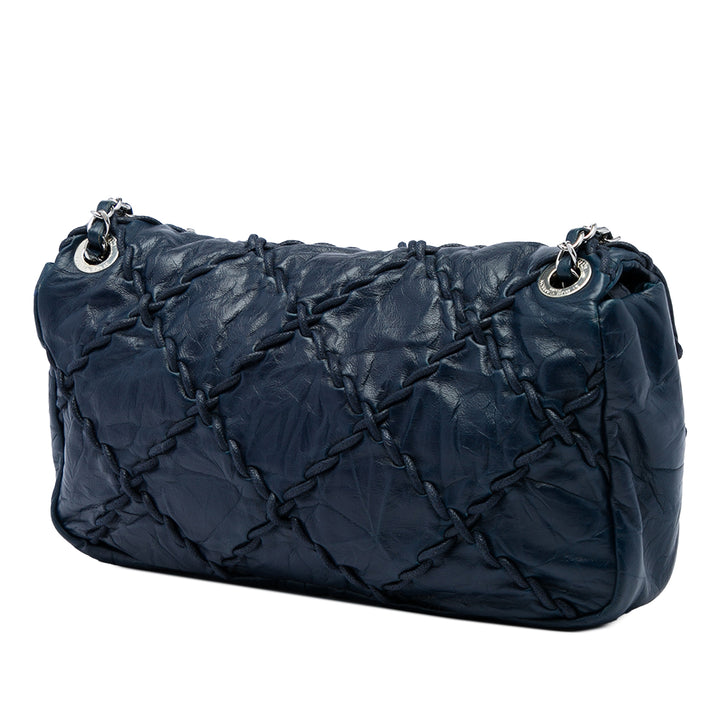 Chanel Matelassé froissé Ultra Stitch à rabat Moyen Cuir de veau Bleu – vue 2 – GABY PARIS