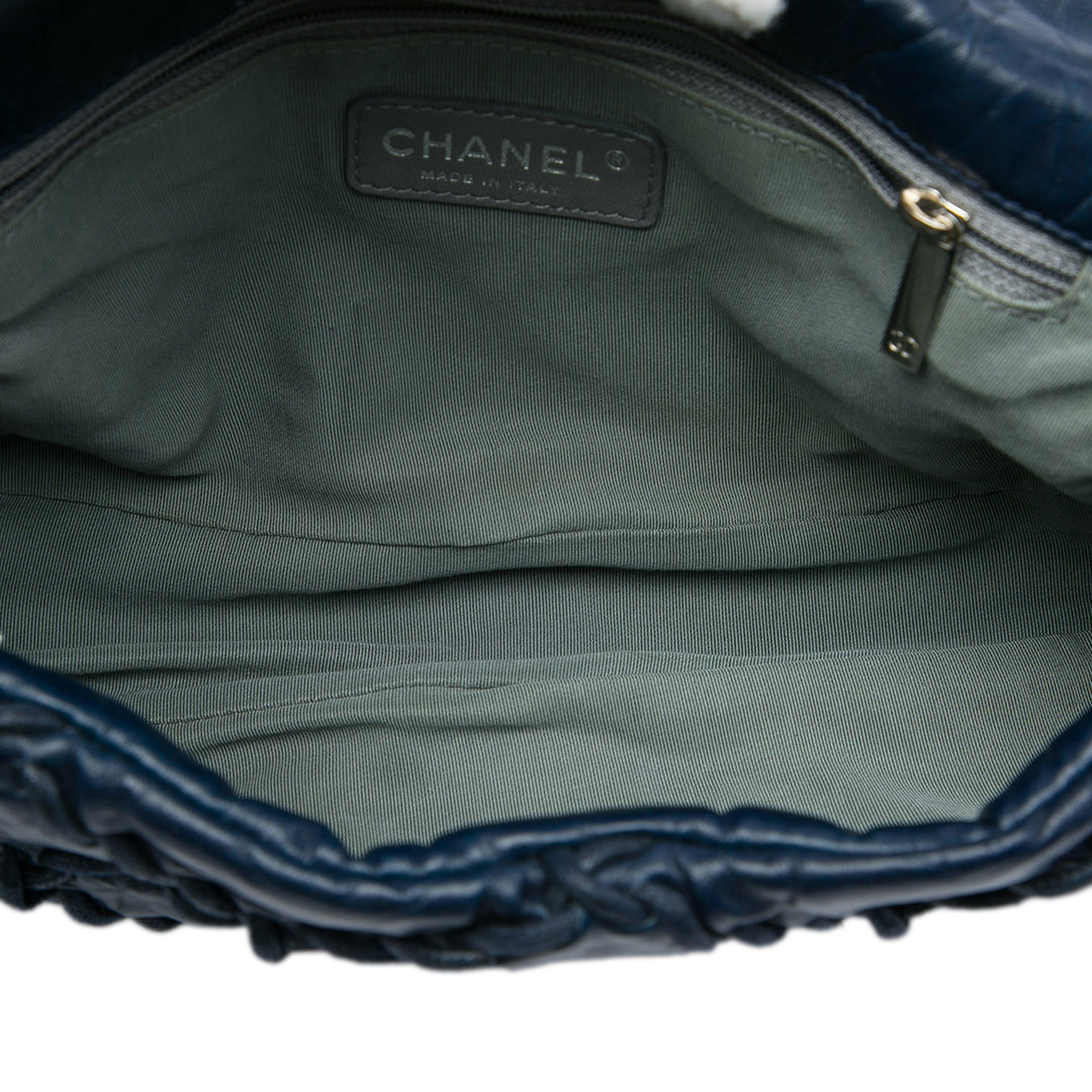 Chanel Matelassé froissé Ultra Stitch à rabat Moyen Cuir de veau Bleu – vue 4 – GABY PARIS