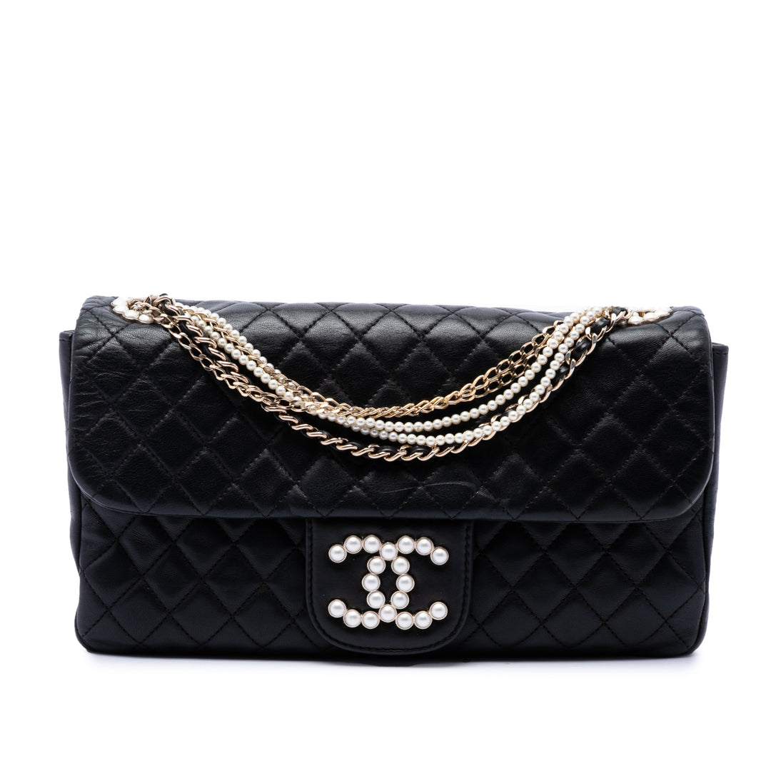 Chanel Matelassé Westminster Perle à rabat Moyen Cuir d'agneau Noir – vue principale – GABY PARIS