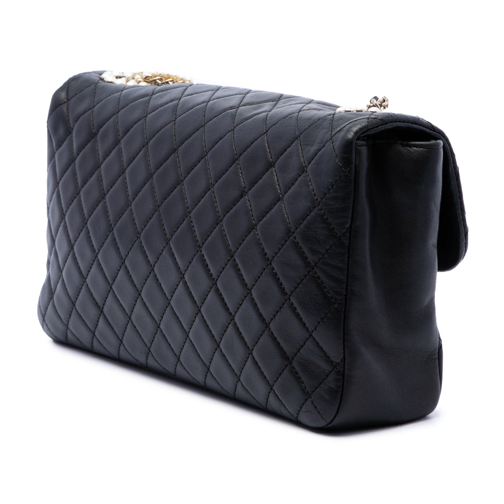 Chanel Matelassé Westminster Perle à rabat Moyen Cuir d'agneau Noir – vue 2 – GABY PARIS