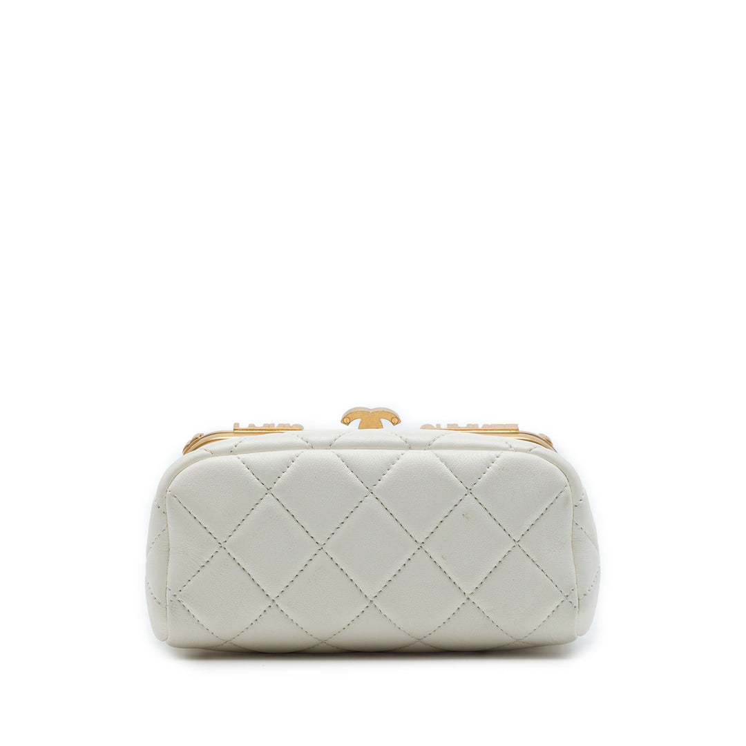 Matelassé Paris Monaco Kiss Lock Vanity Mini Cuir d'agneau Blanc