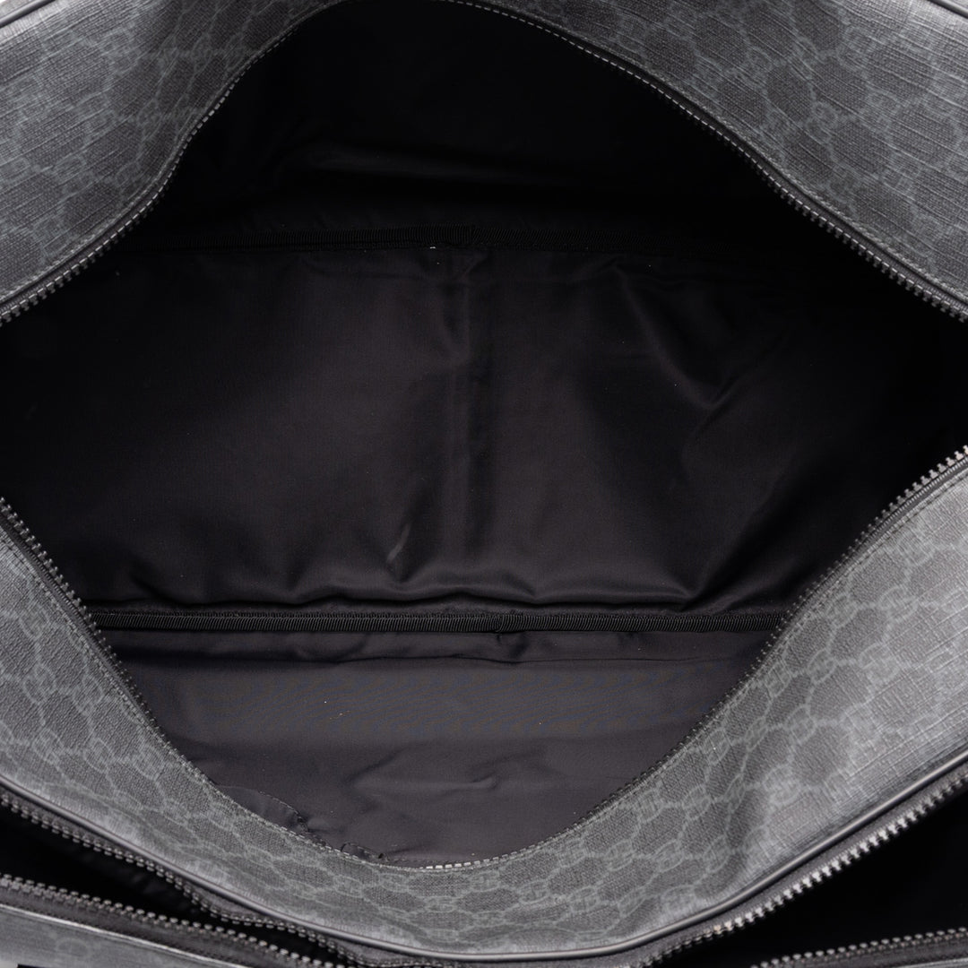 Gucci Sac de voyage GG Supreme Noir – vue 4 – GABY PARIS