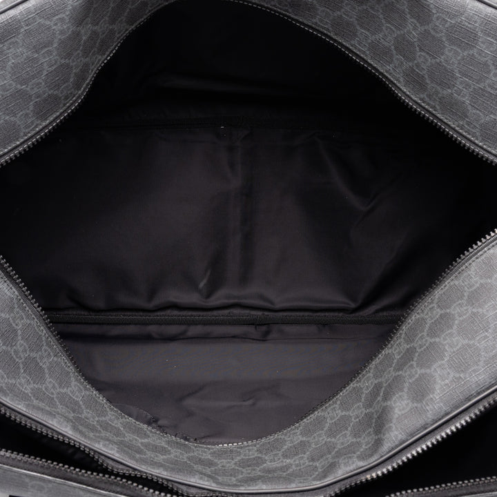 Gucci Sac de voyage GG Supreme Noir – vue 4 – GABY PARIS