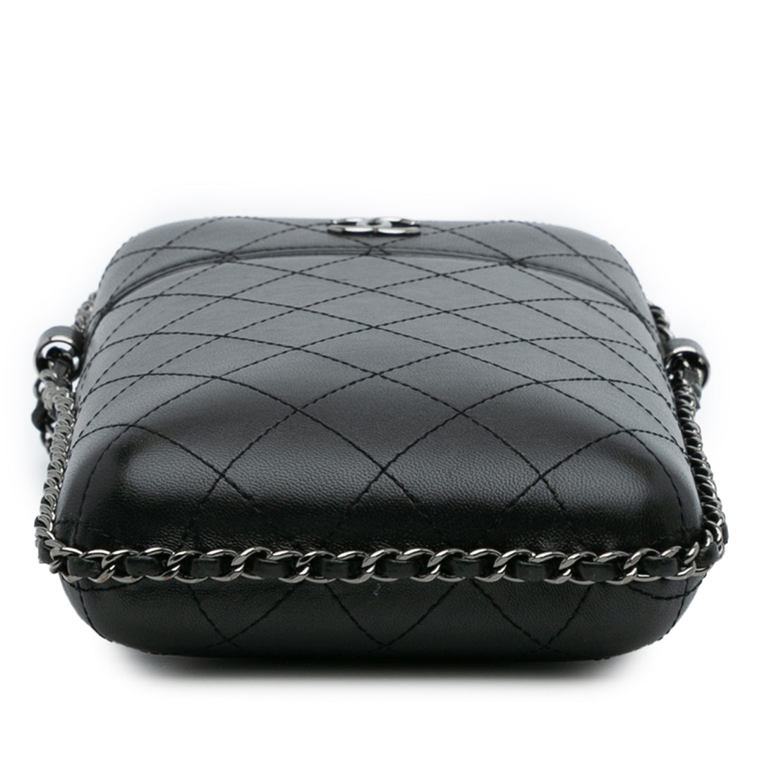 Chanel CC Quilted Cuir d’agneau Chain Around Phone Holder Noir
