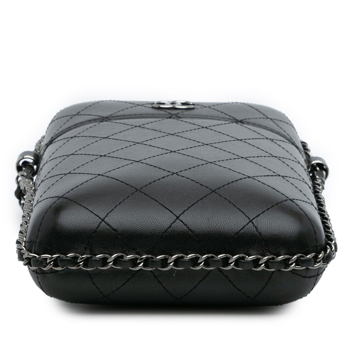 Chanel CC Quilted Cuir d’agneau Chain Around Phone Holder Noir