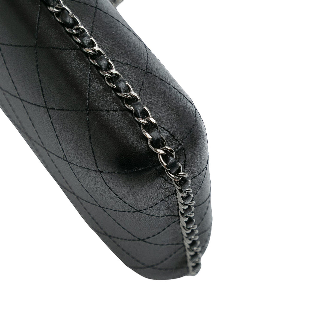Chanel CC Quilted Cuir d’agneau Chain Around Phone Holder Noir