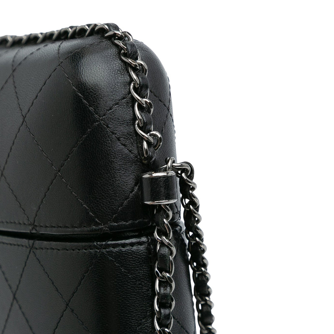 Chanel CC Quilted Cuir d’agneau Chain Around Phone Holder Noir