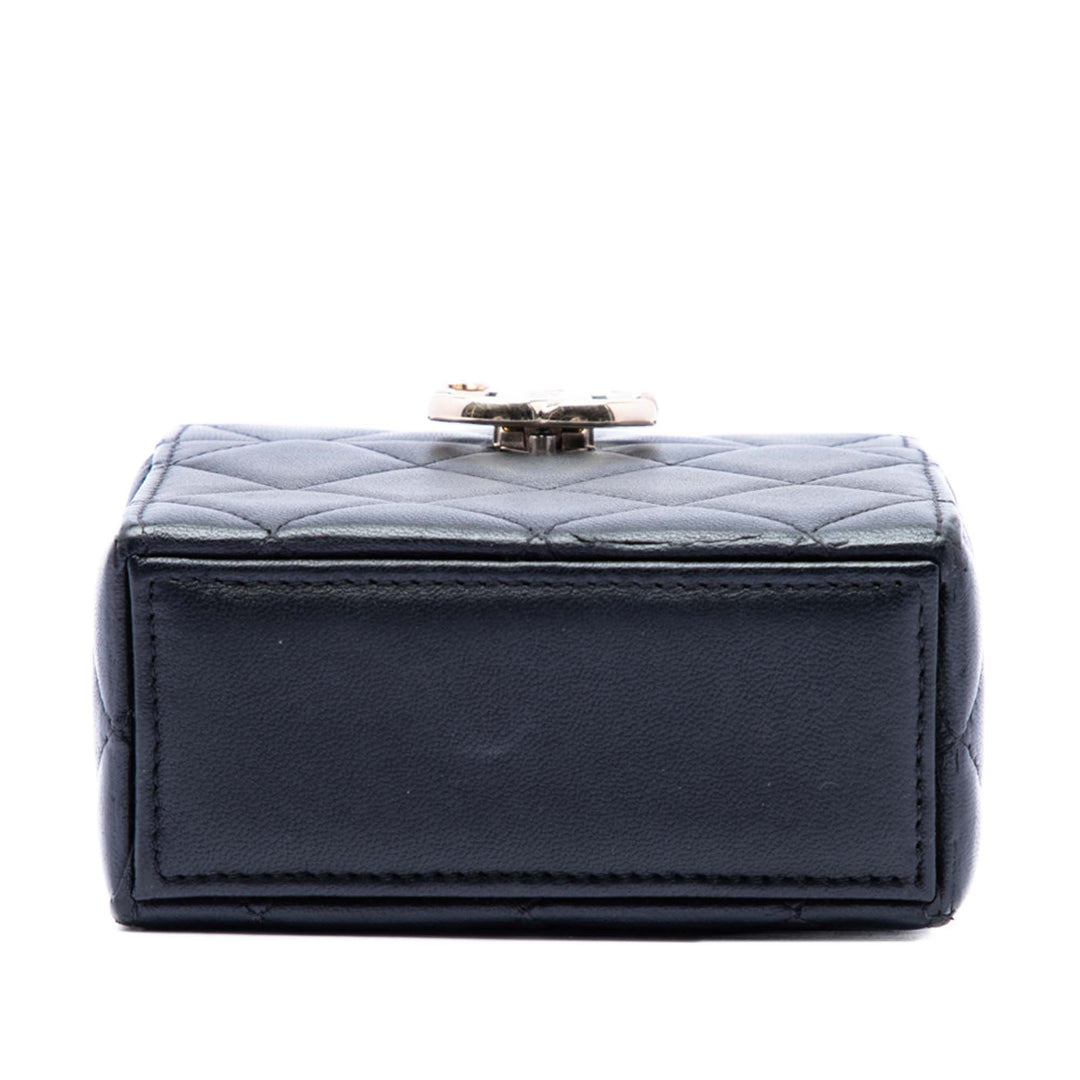 Chanel Small Matelassé Cuir d’agneau Boîte avec chaîne