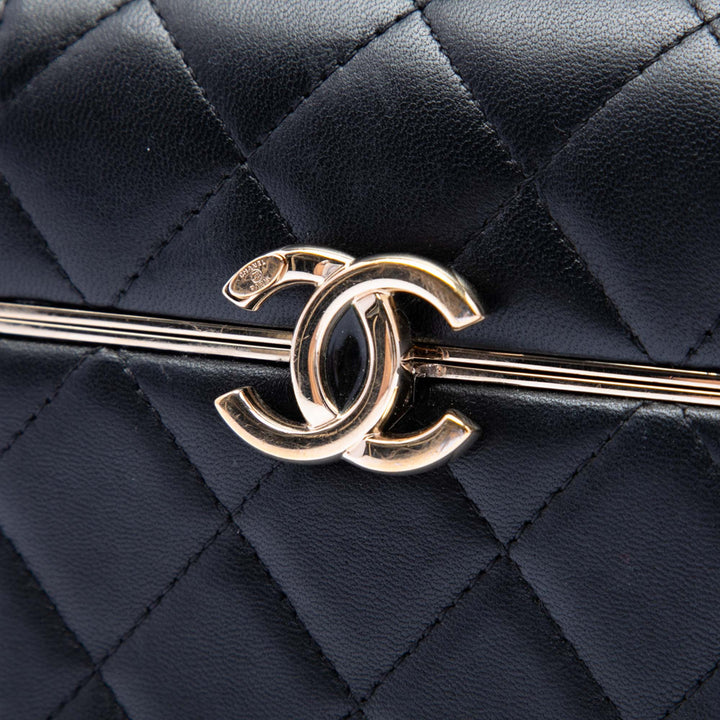 Chanel Small Matelassé Cuir d’agneau Boîte avec chaîne