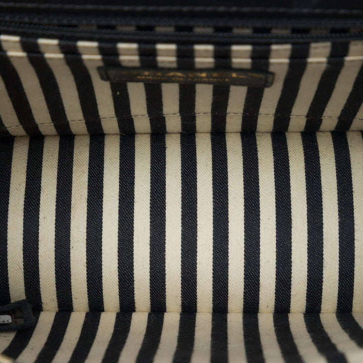 Chanel Chevron Enveloppe à rabat Petit Cuir de veau Noir – vue 4 – GABY PARIS