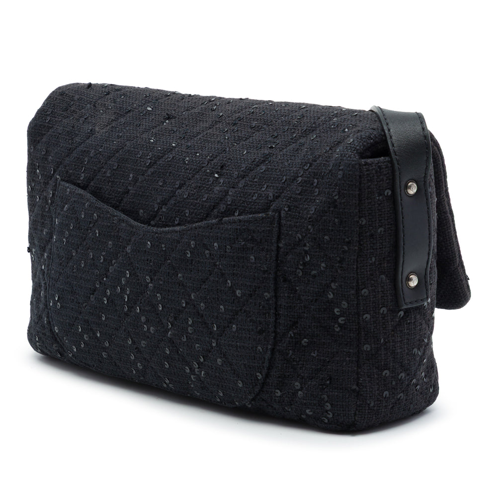 Chanel Sequins Orné Matelassé Reissue 2.55 Messenger à rabat Jumbo Tweed Noir – vue 2 – GABY PARIS