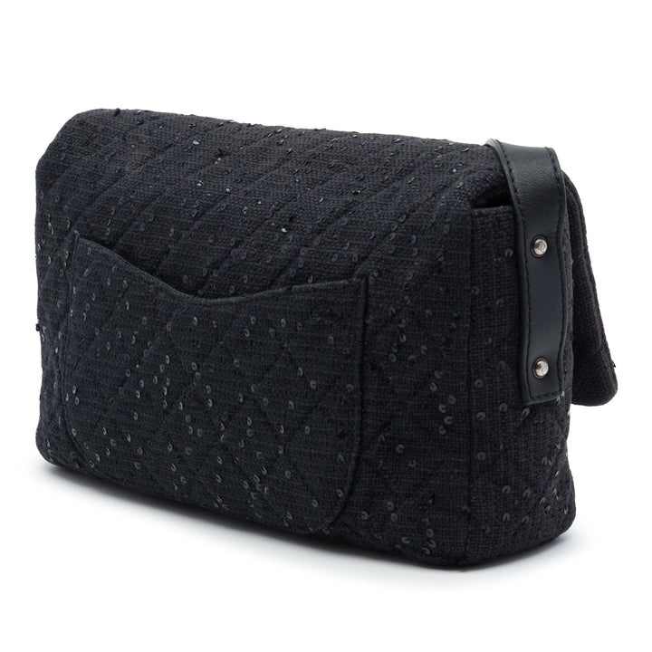 Chanel Sequins Orné Matelassé Reissue 2.55 Messenger à rabat Jumbo Tweed Noir – vue 2 – GABY PARIS