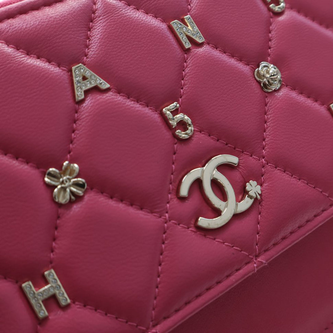 Chanel Matelassé All About Chanel Pochette avec chaîne Cuir d'agneau