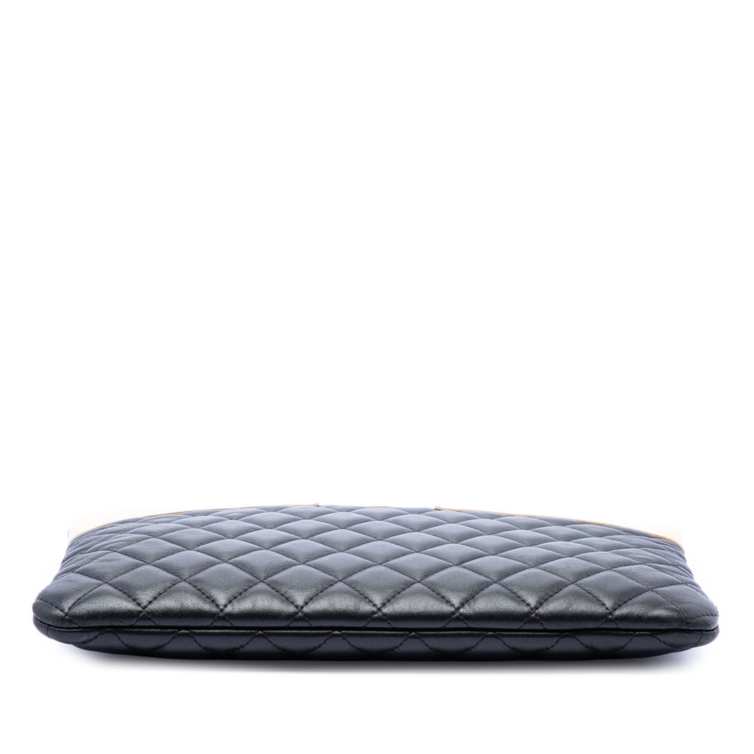 Chanel CC Bicolore Matelassé Pochette Cuir d'agneau
