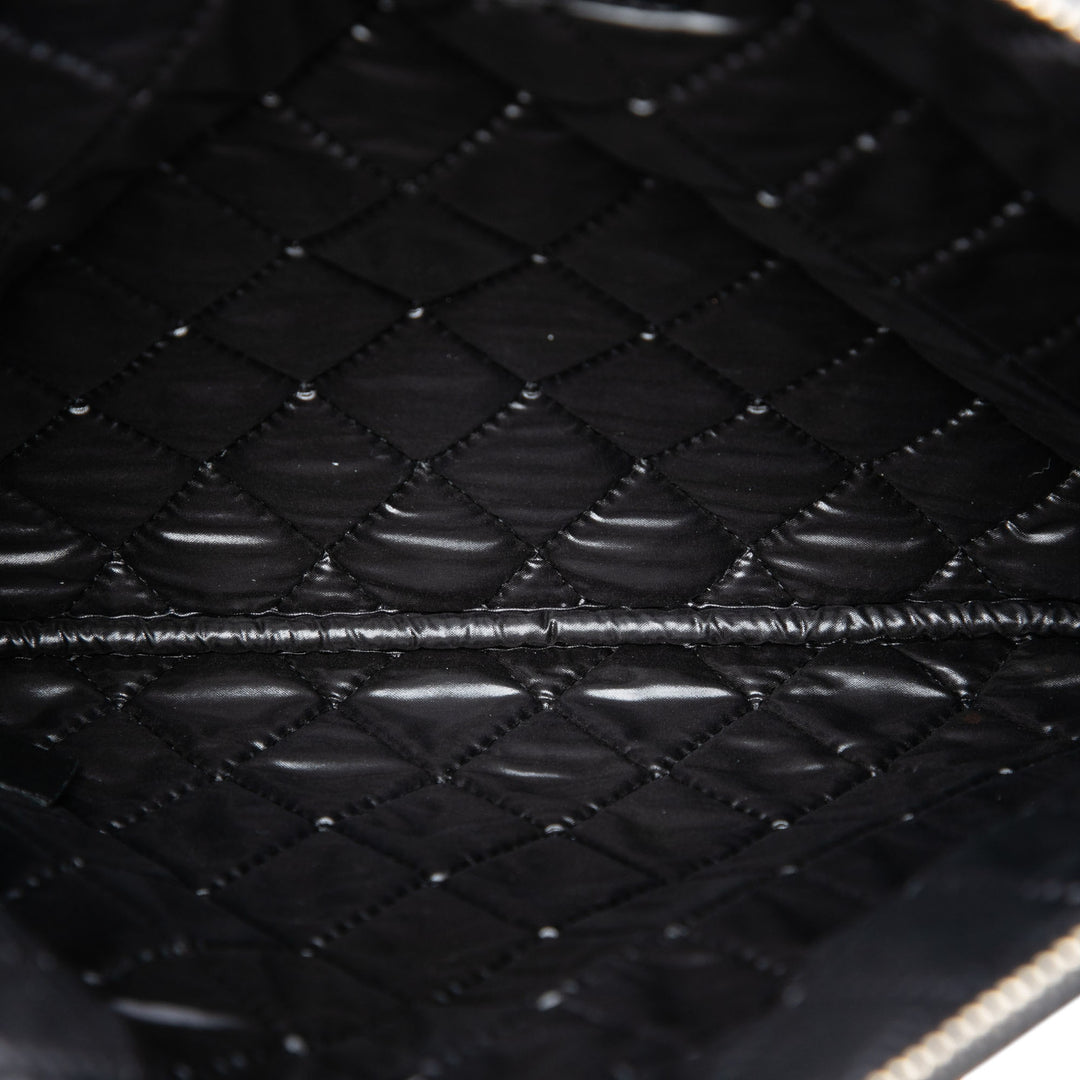 Chanel CC Bicolore Matelassé Pochette Cuir d'agneau