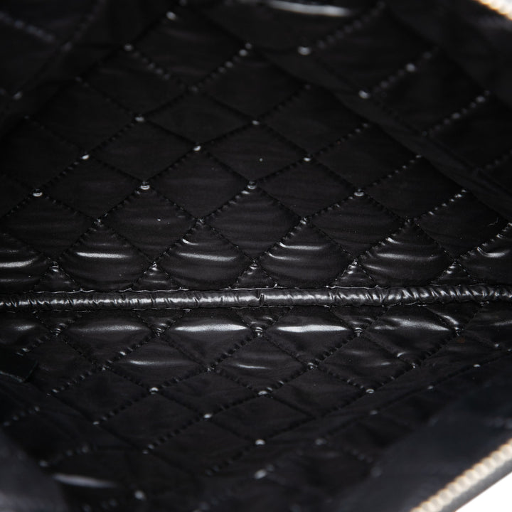 Chanel CC Bicolore Matelassé Pochette Cuir d'agneau