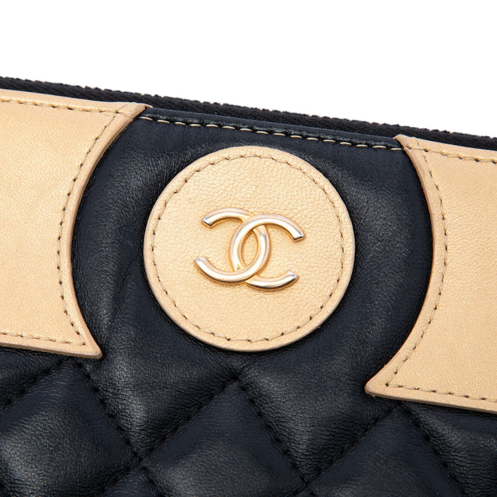 Chanel CC Bicolore Matelassé Pochette Cuir d'agneau