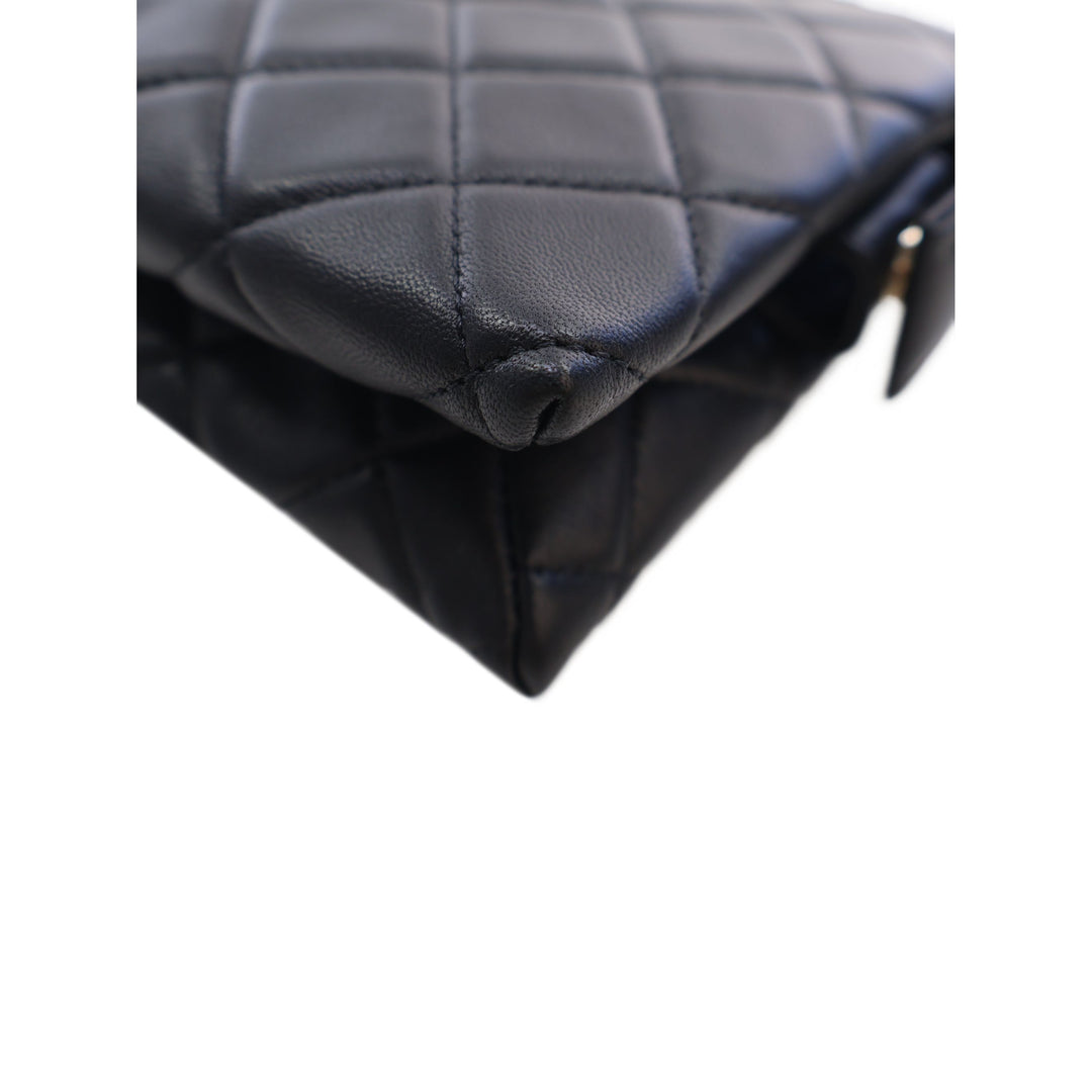 Chanel Pochette CC Matelassé Coco Charms Chaîne Wristlet Cuir d'agneau Noir – vue 10 – GABY PARIS