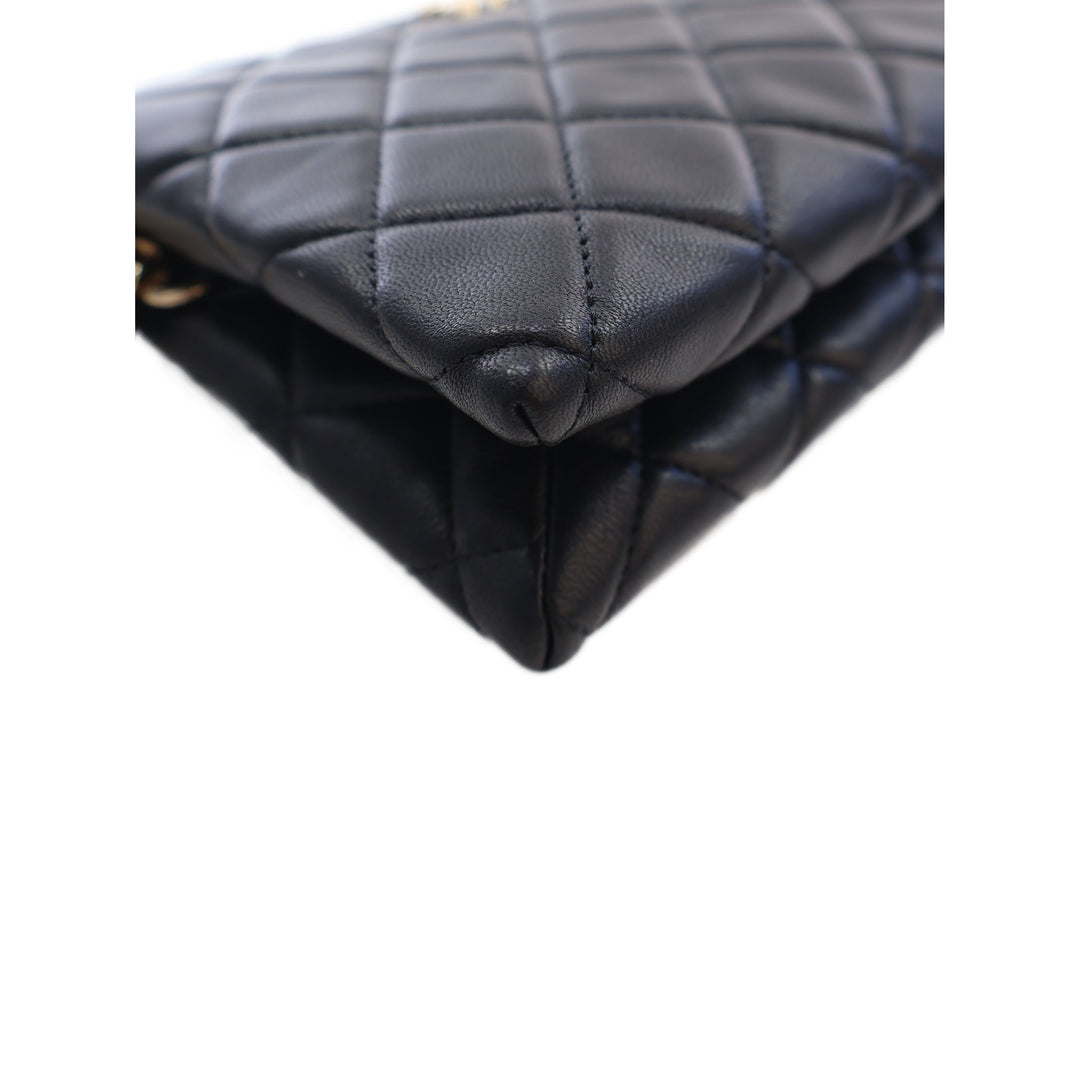 Chanel Pochette CC Matelassé Coco Charms Chaîne Wristlet Cuir d'agneau Noir – vue 11 – GABY PARIS