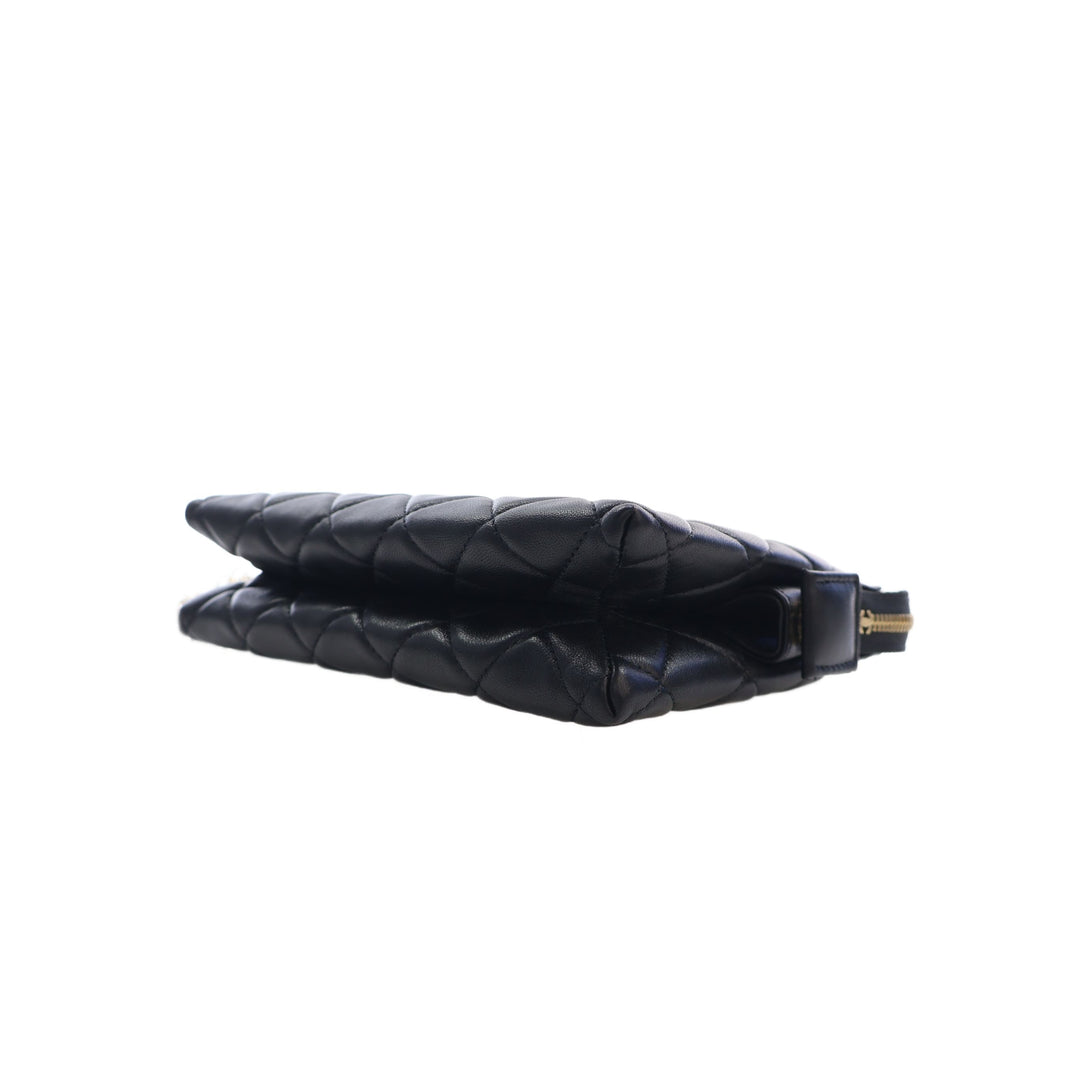 Chanel Pochette CC Matelassé Coco Charms Chaîne Wristlet Cuir d'agneau Noir – vue 15 – GABY PARIS
