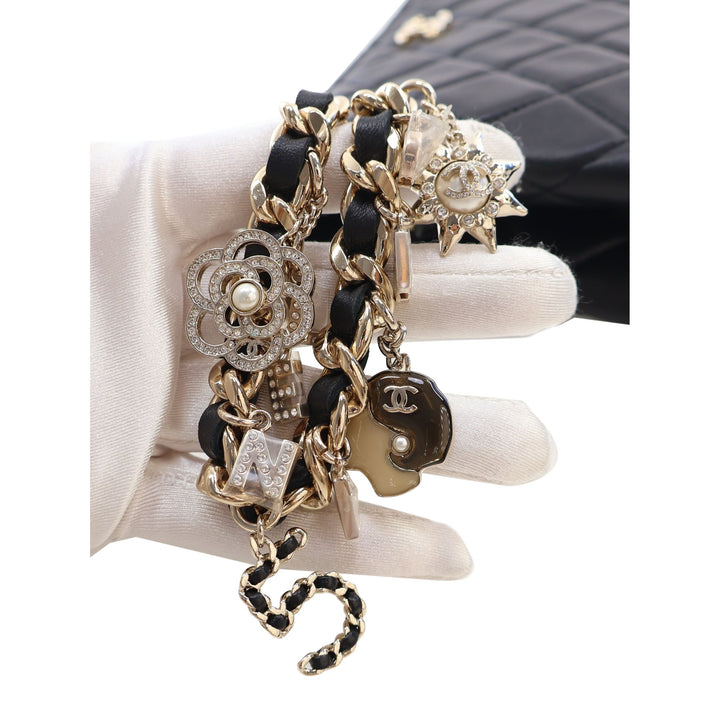 Chanel Pochette CC Matelassé Coco Charms Chaîne Wristlet Cuir d'agneau Noir – vue 8 – GABY PARIS