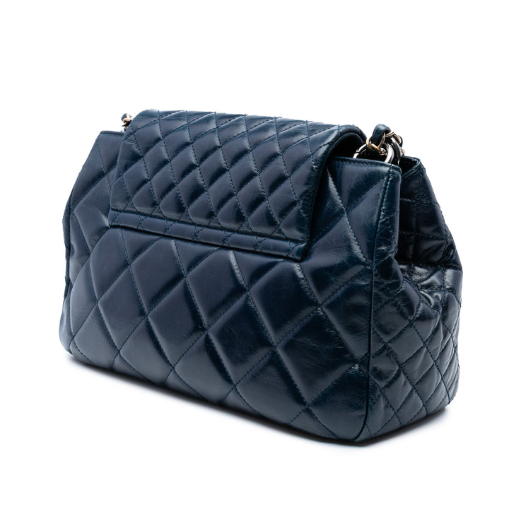 Chanel Small Quilted Aged Cuir de veau Daily Walk Flap Bleu