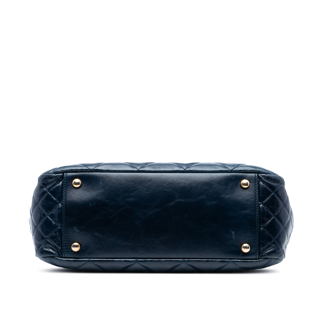 Chanel Small Quilted Aged Cuir de veau Daily Walk Flap Bleu