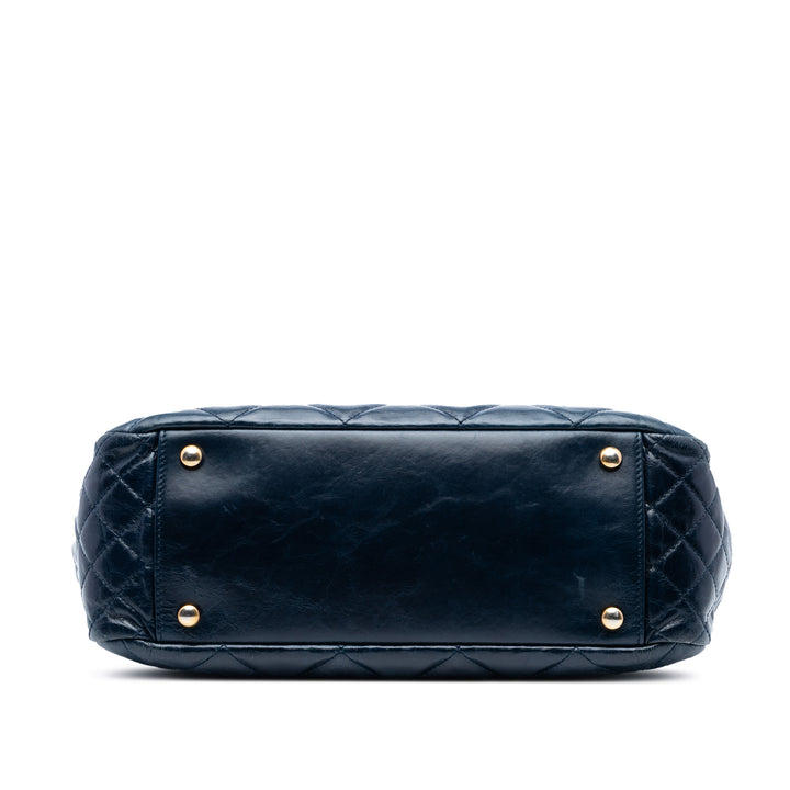 Chanel Small Quilted Aged Cuir de veau Daily Walk Flap Bleu
